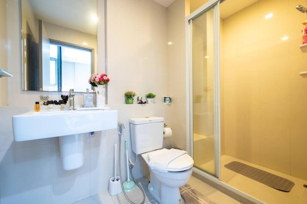 Apartamento Kaws Theme Modern Cozy 1br 2 Min Walk To Pattaya