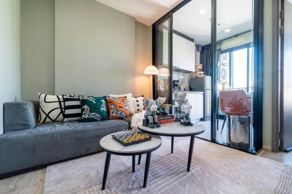 Kaws Theme Modern Cozy 1br 2 Min Walk To Apartamento