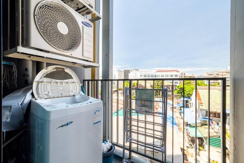 Kaws Theme Modern Cozy 1br 2 Min Walk To Apartamento Pattaya