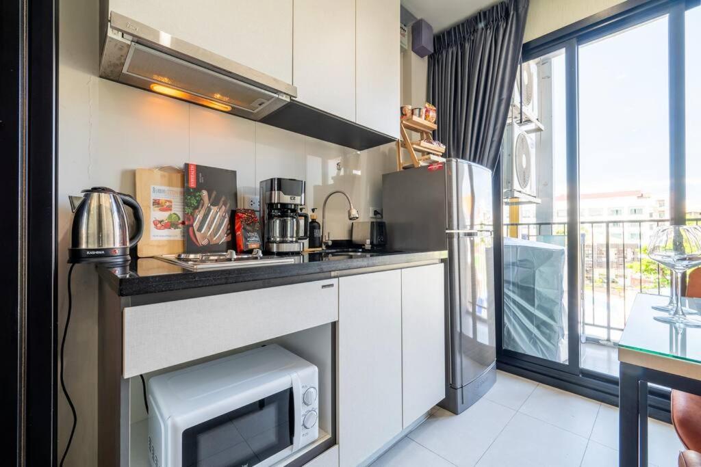 Kaws Theme Modern Cozy 1br 2 Min Walk To Pattaya