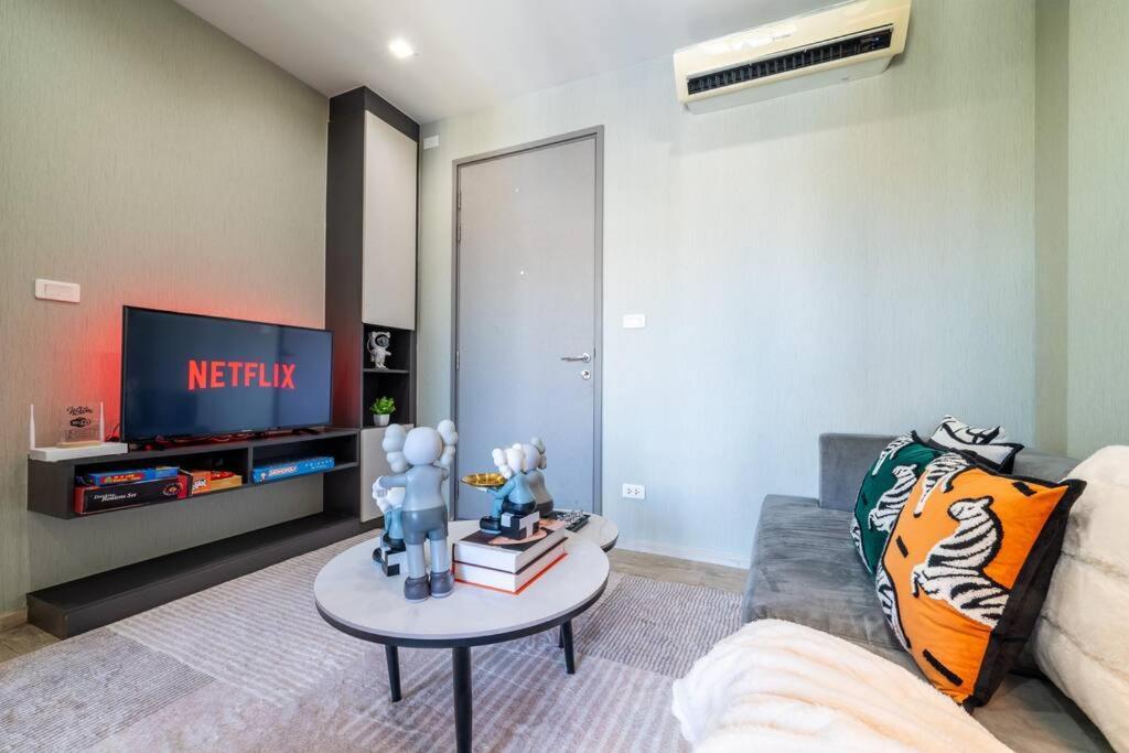 Apartamento Kaws Theme Modern Cozy 1br 2 Min Walk To Pattaya