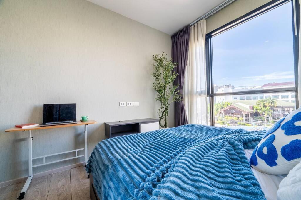 Kaws Theme Modern Cozy 1br 2 Min Walk To *