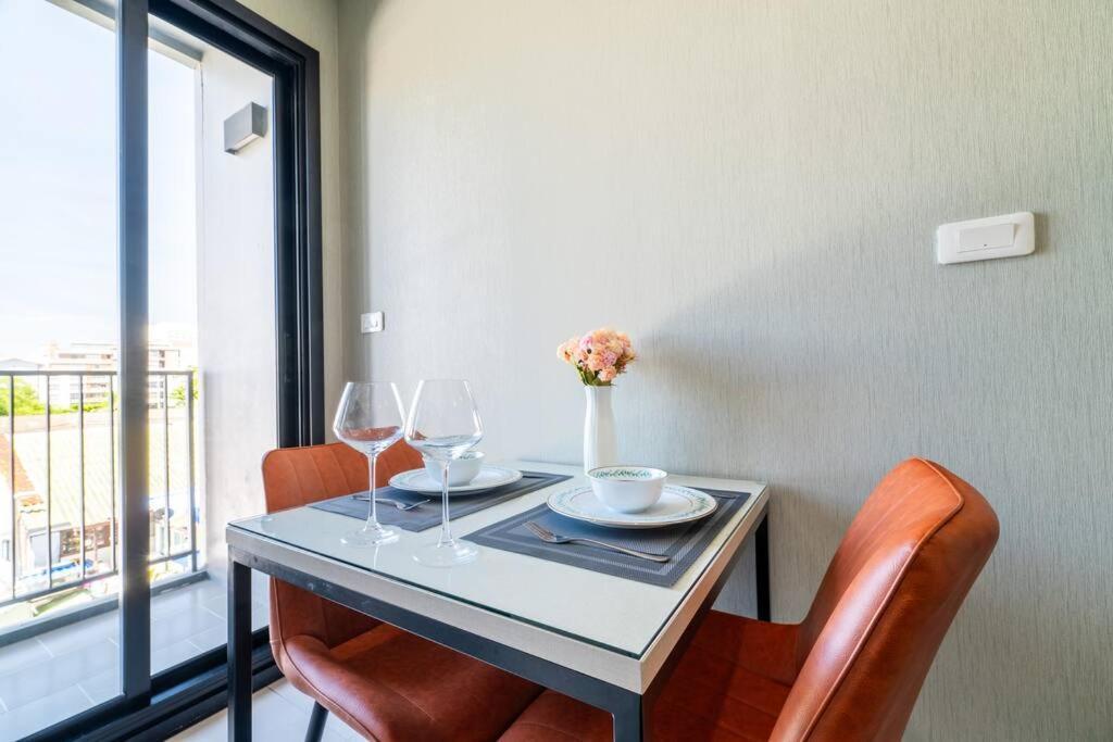 Kaws Theme Modern Cozy 1br 2 Min Walk To Apartamento