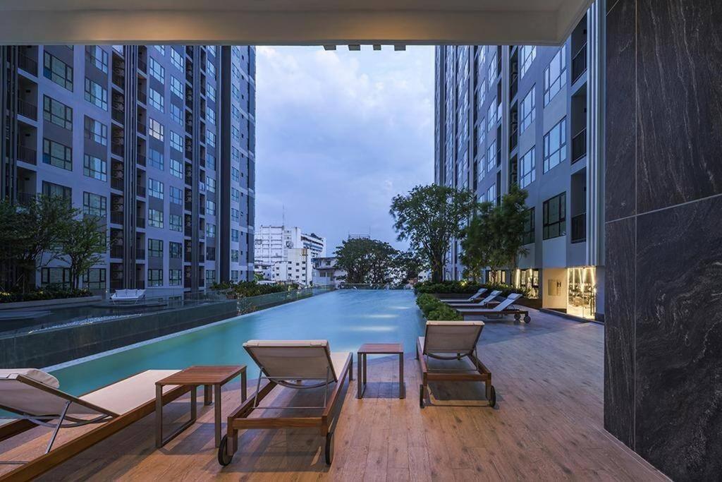 Kaws Theme Modern Cozy 1br 2 Min Walk To Apartamento Pattaya