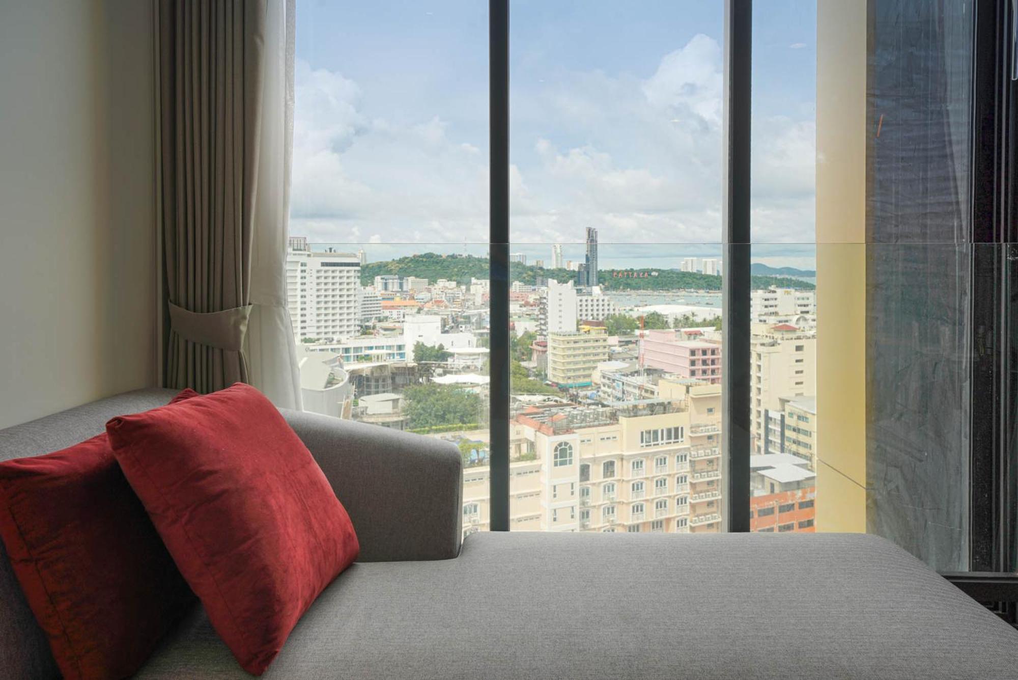 Edge Ocean View 16 Floor Apartment Pattaya