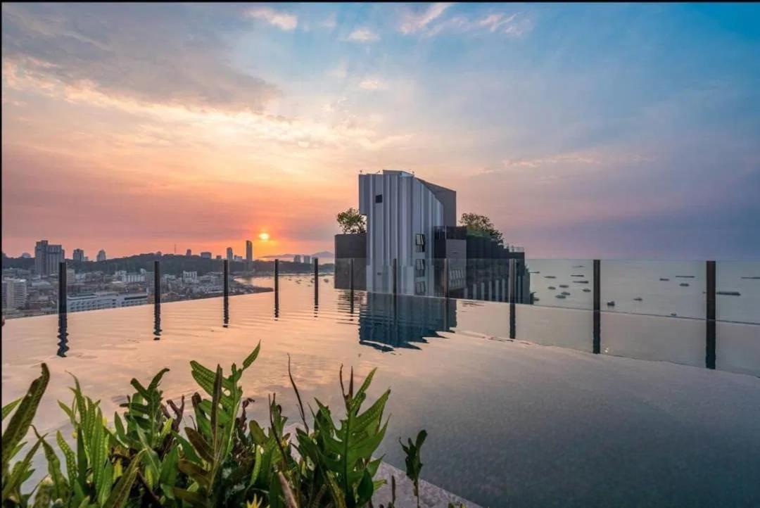 Kaws Theme Modern 1br - High Floor Seaview Apartment *