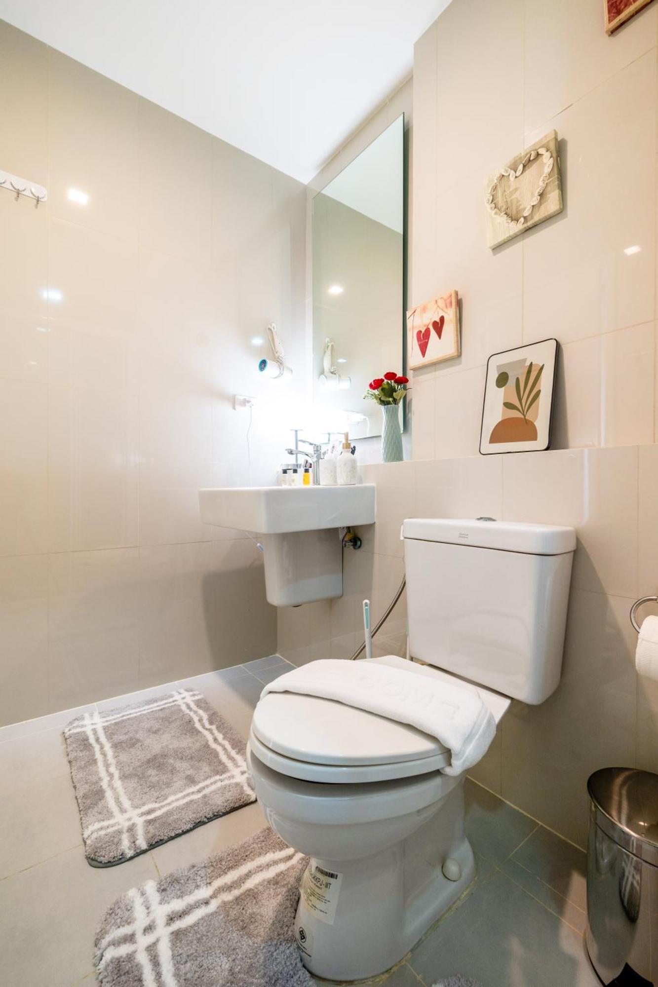 Apartment Kaws Theme Modern 1br - High Floor Seaview Pattaya