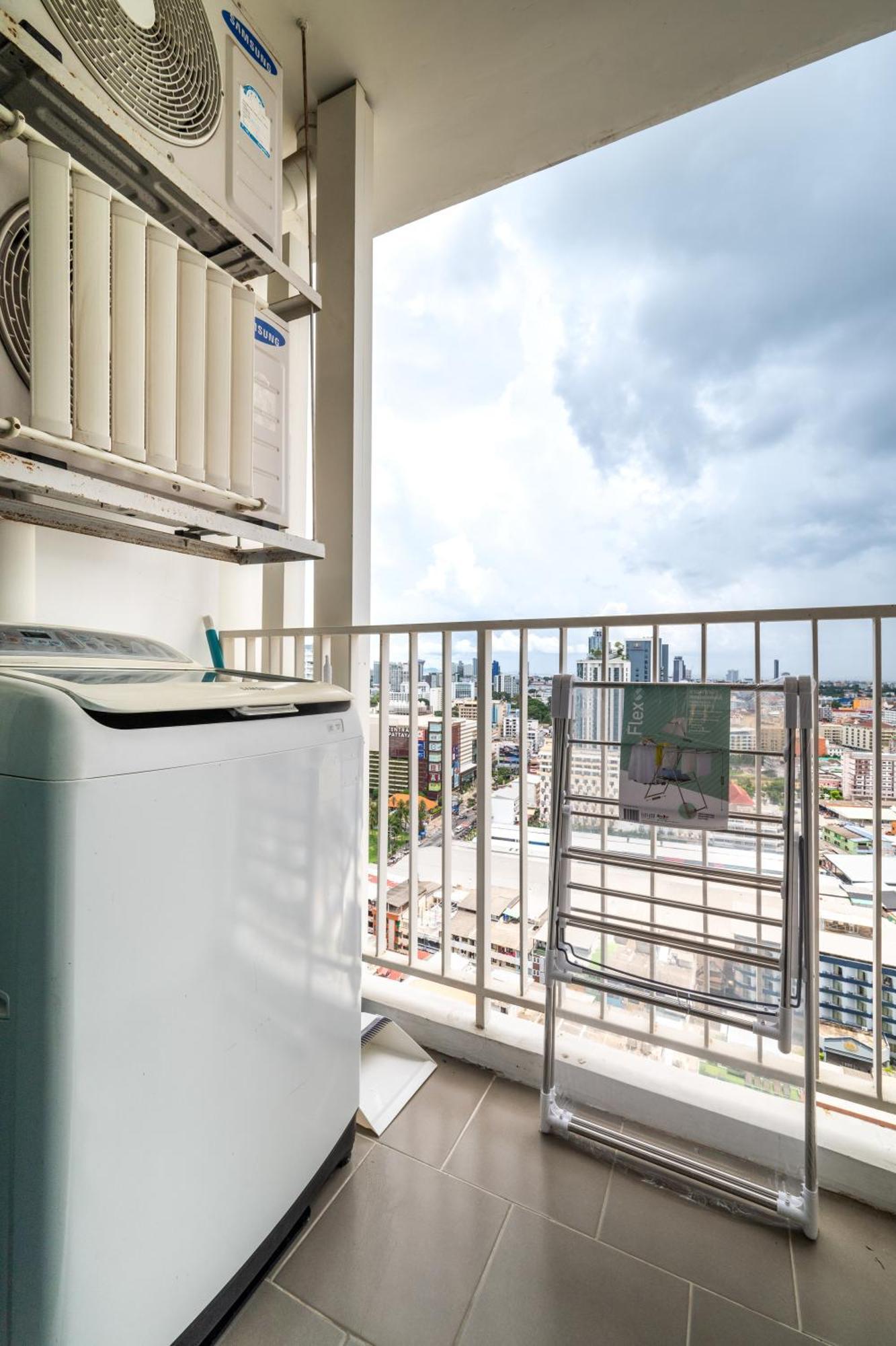 Apartment Kaws Theme Modern 1br - High Floor Seaview