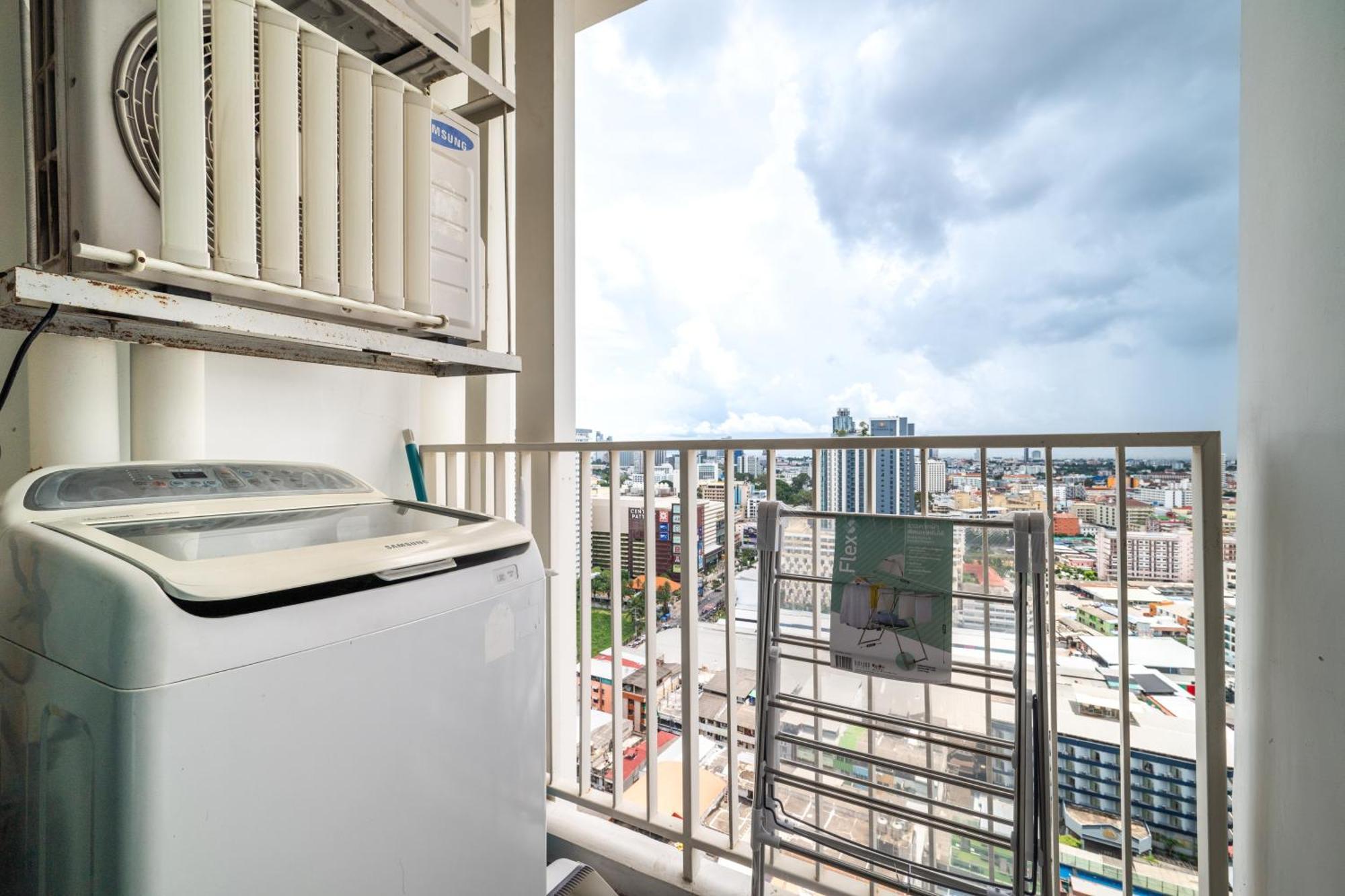 Kaws Theme Modern 1br - High Floor Seaview Apartment *