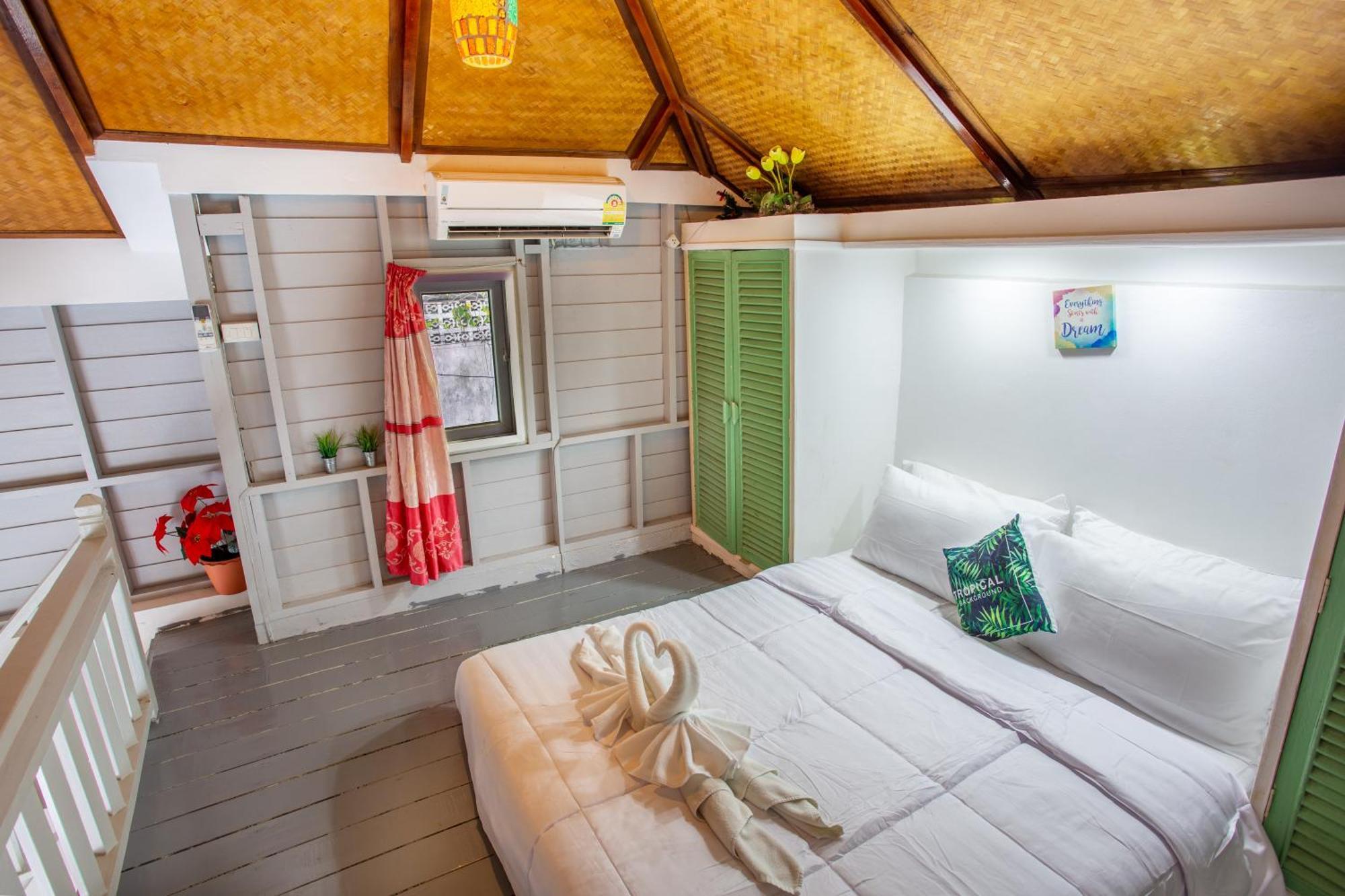 Villa Romantic Pool - 6 Bedroom - Private Pool & Absolute Privacy - Perfect For Groups *