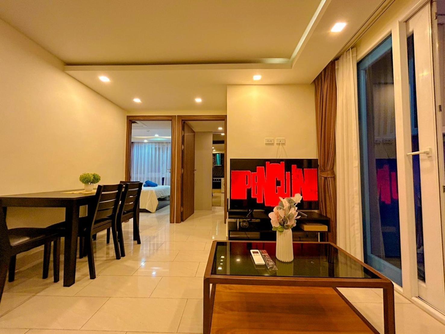Grand Avenue Apartment