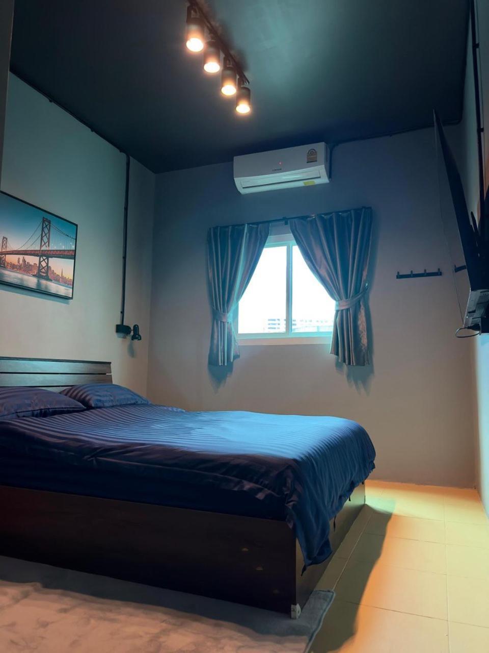 Friends Station Tukkom & Cafe * Pattaya