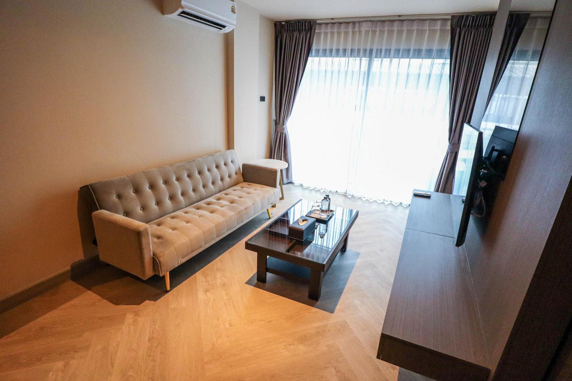 The One Cozy Living 4*