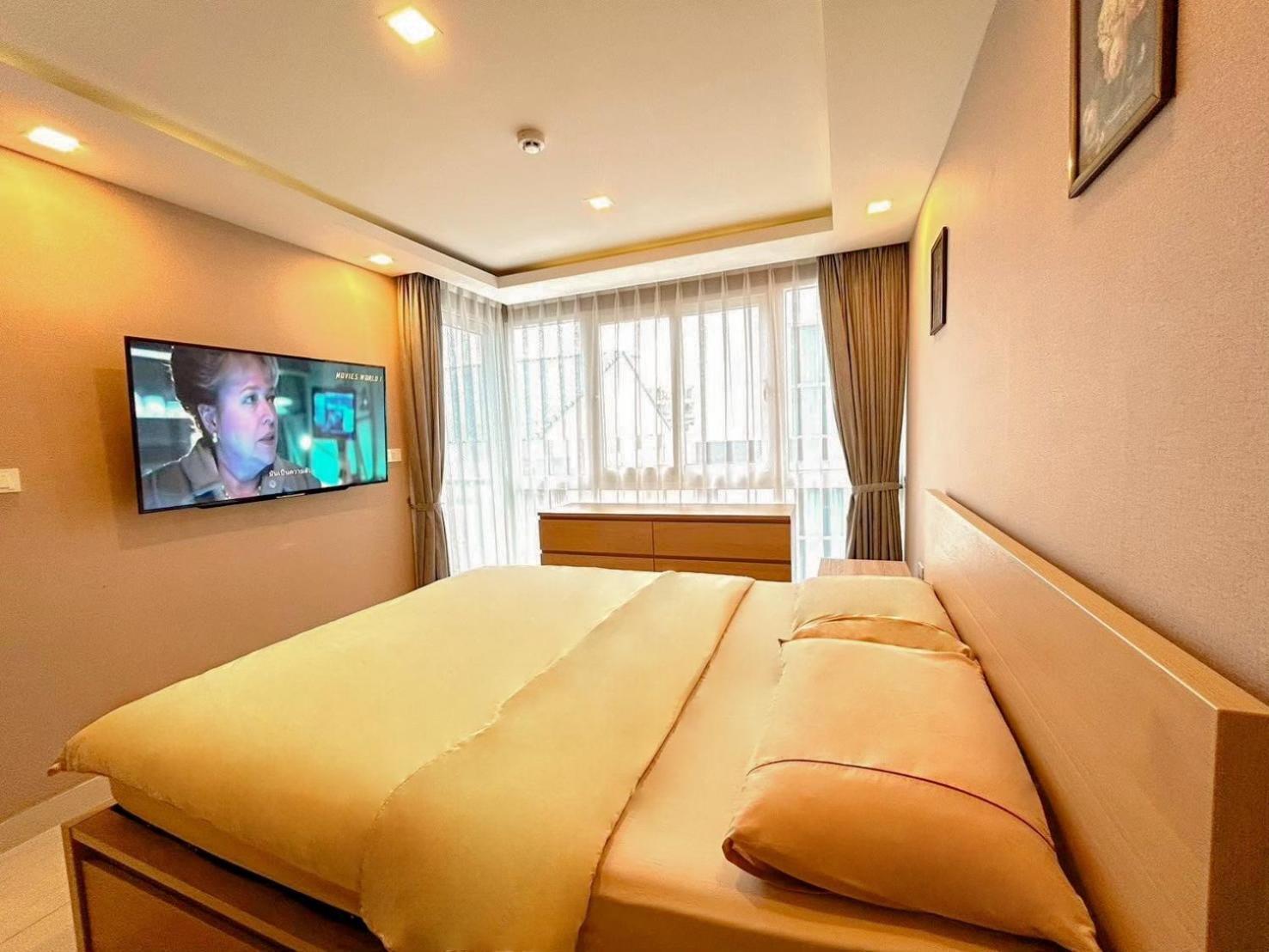 Grand Avenue Apartment