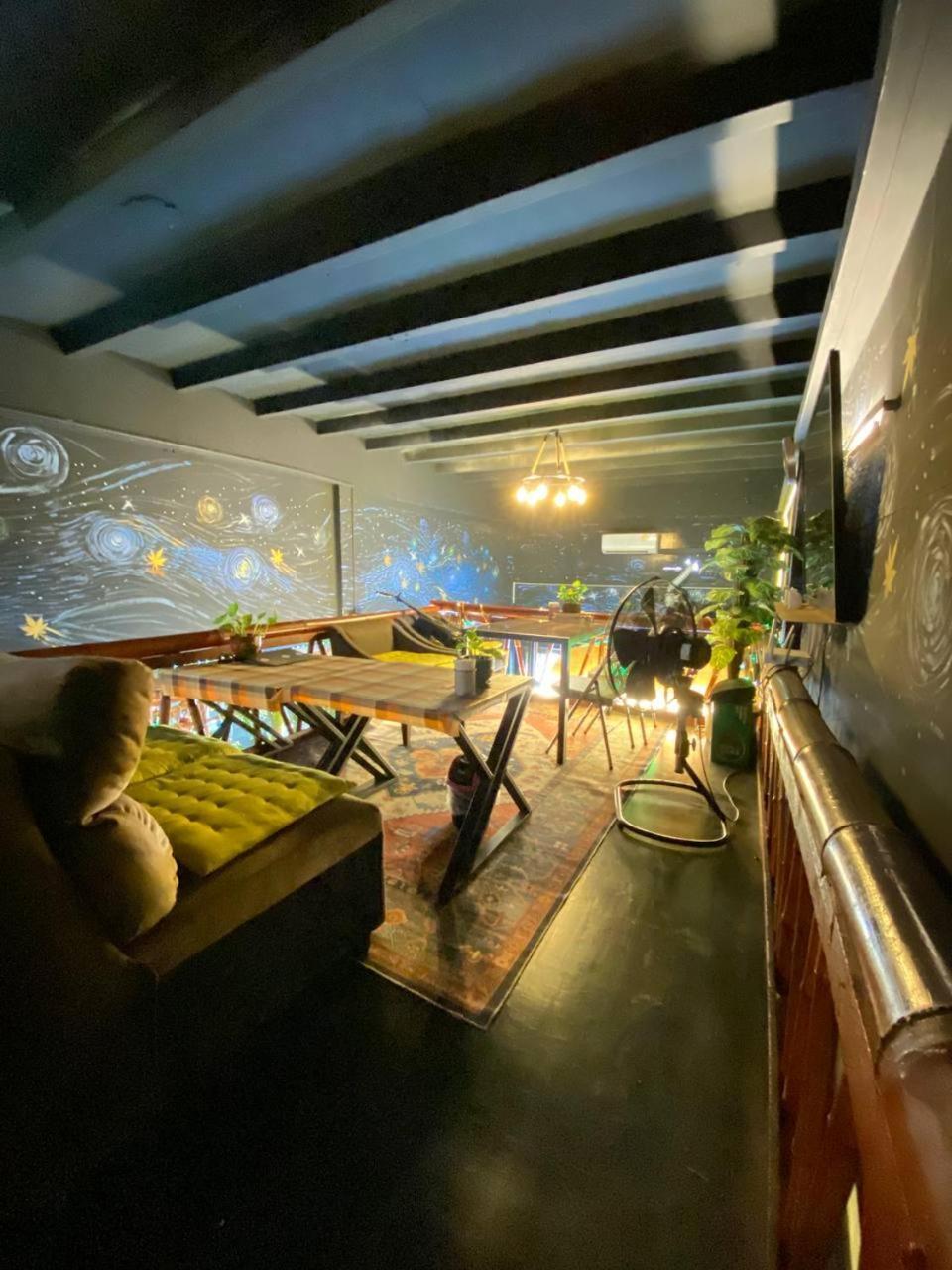 Happiness Community Wake & Bake - Rooftop Bar & Bistro *