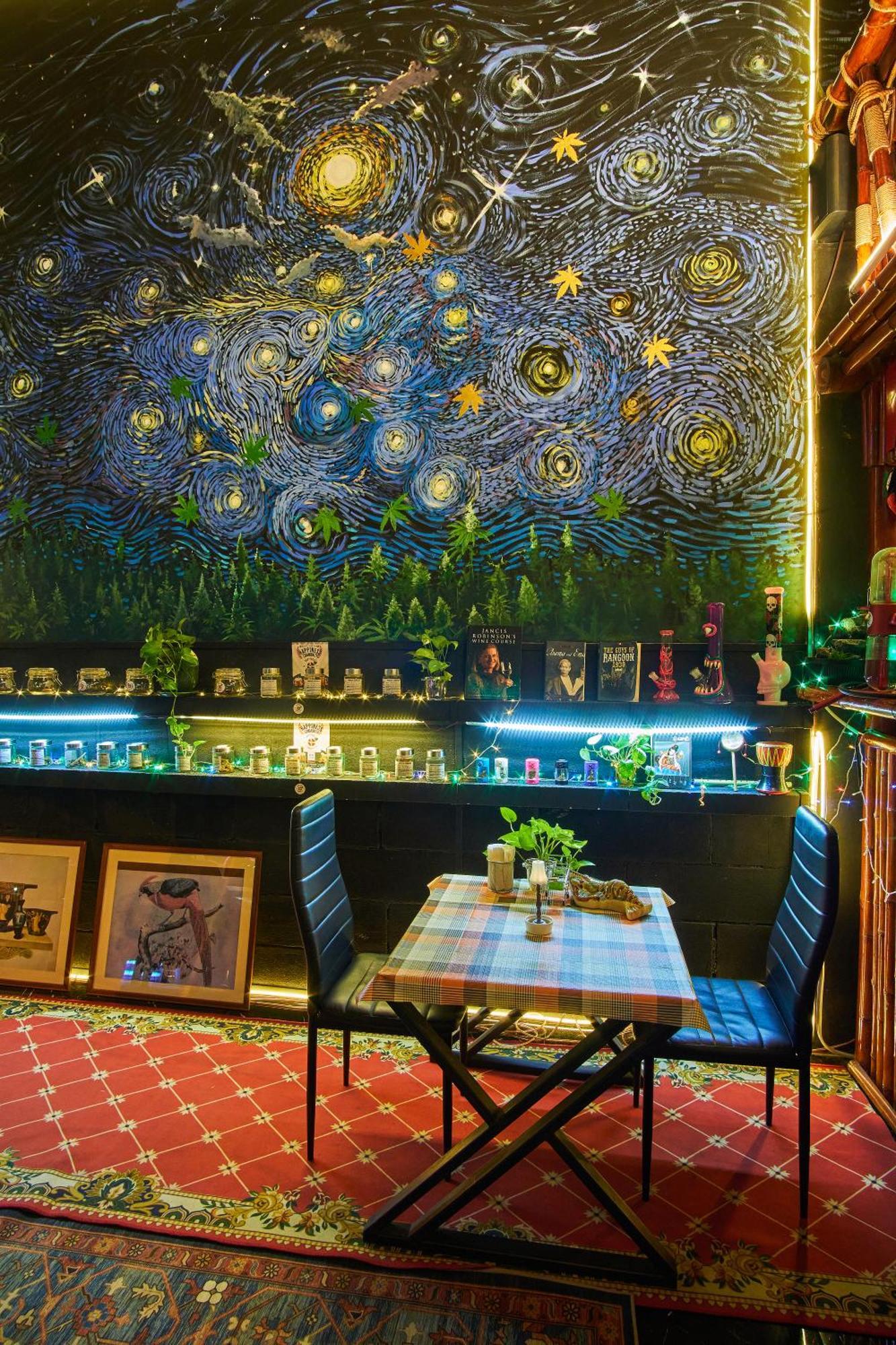 Happiness Community Wake & Bake - Rooftop Bar & Bistro Asrama *