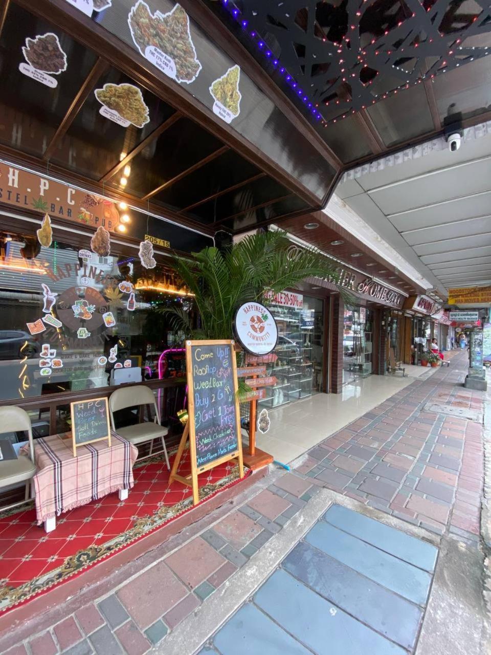 Asrama Happiness Community Wake & Bake - Rooftop Bar & Bistro Pattaya