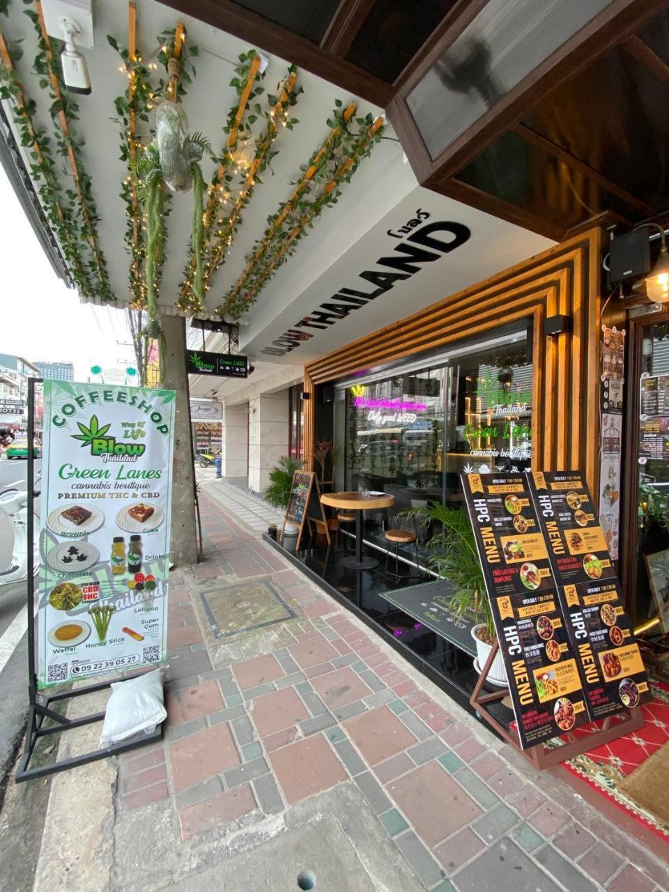 Asrama Happiness Community Wake & Bake - Rooftop Bar & Bistro *