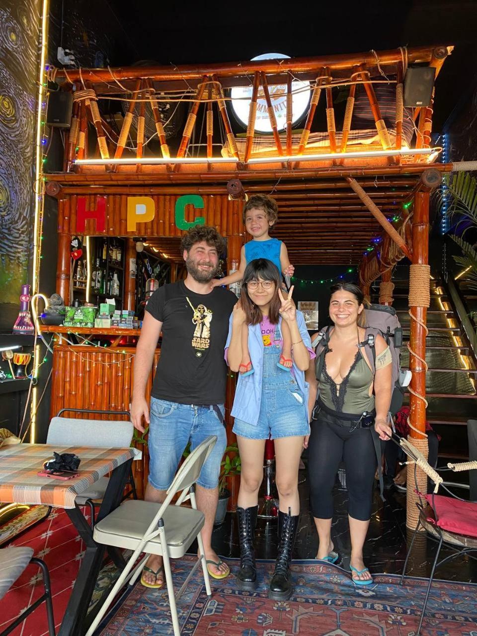 Happiness Community Wake & Bake - Rooftop Bar & Bistro *