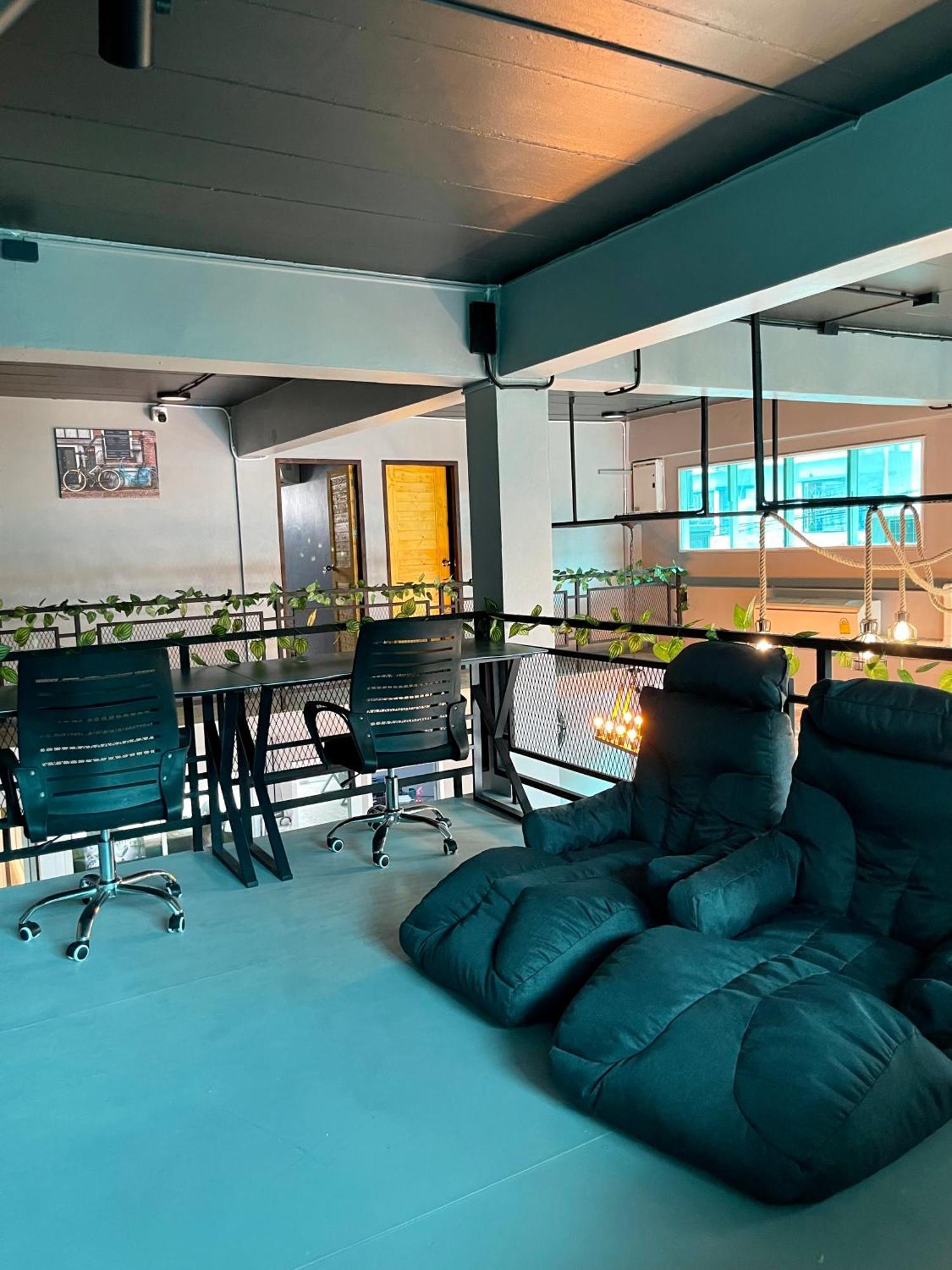 Hostel Tukkom Friends Station & Cafe Pattaya