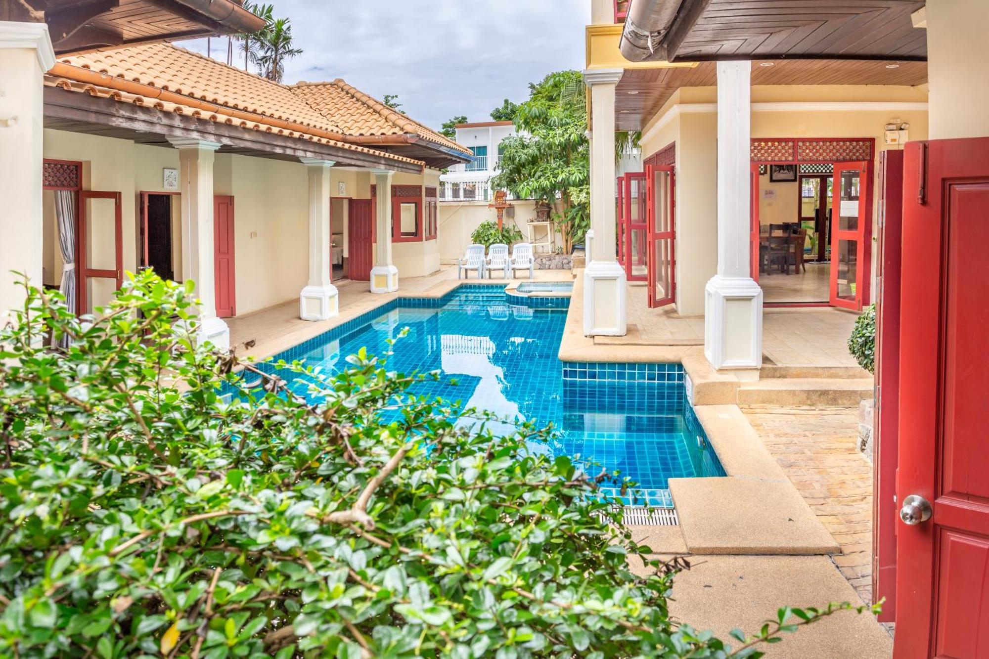Bali Pool Villa, 5 Min To Walking Street & The Beaches Pattaya