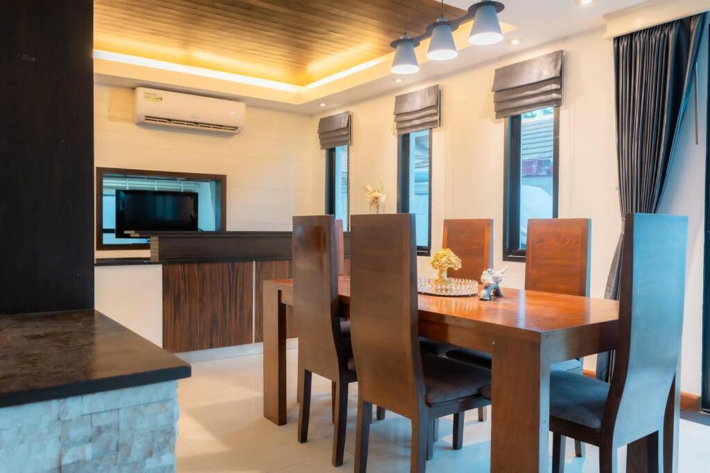 Thai 23 3br Near Hollywood Villa *