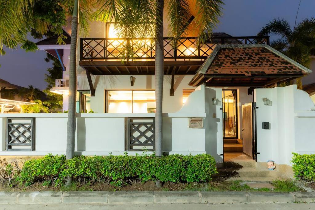 Thai 23 3br Near Hollywood *