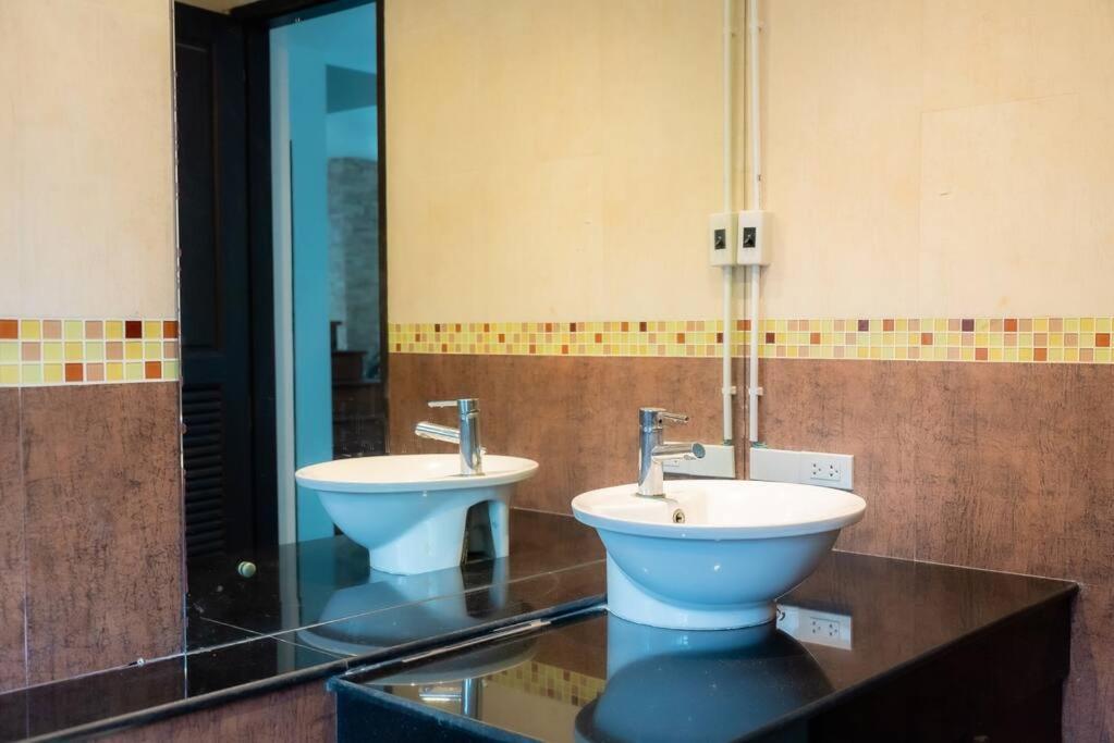 Villa Thai 23 3br Near Hollywood