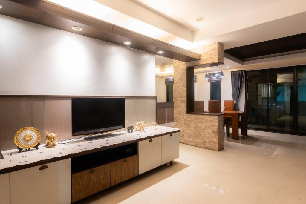 Thai 23 3br Near Hollywood Villa