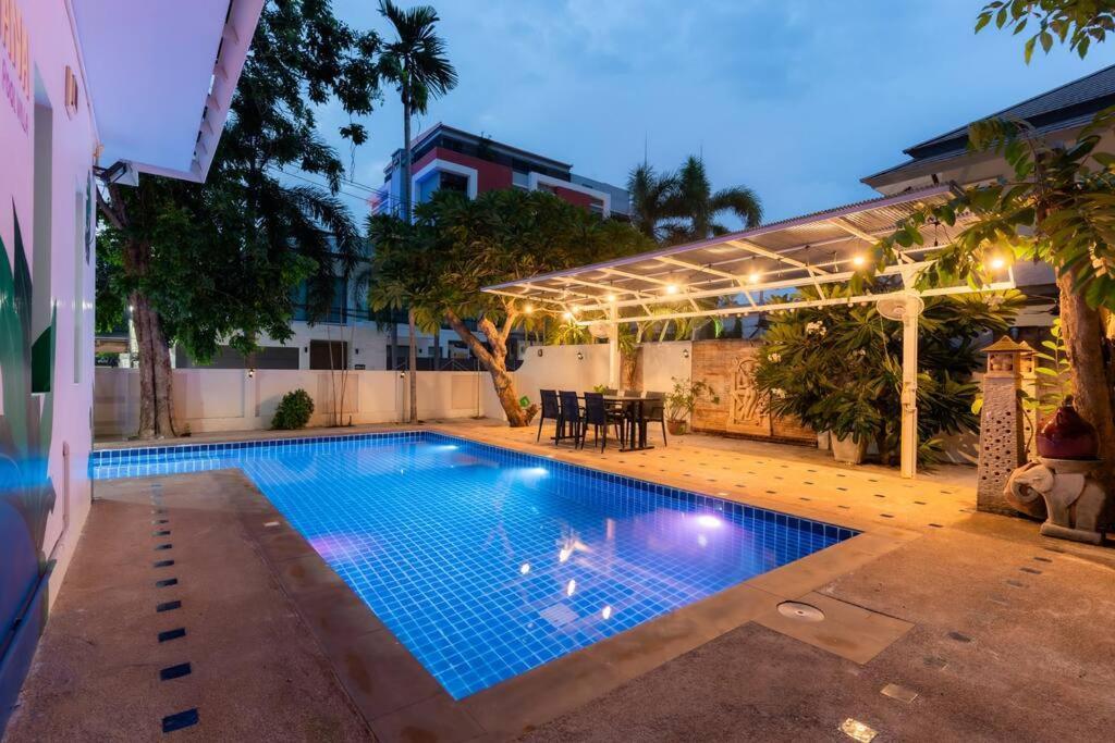 Thai 23 3br Near Hollywood * Pattaya