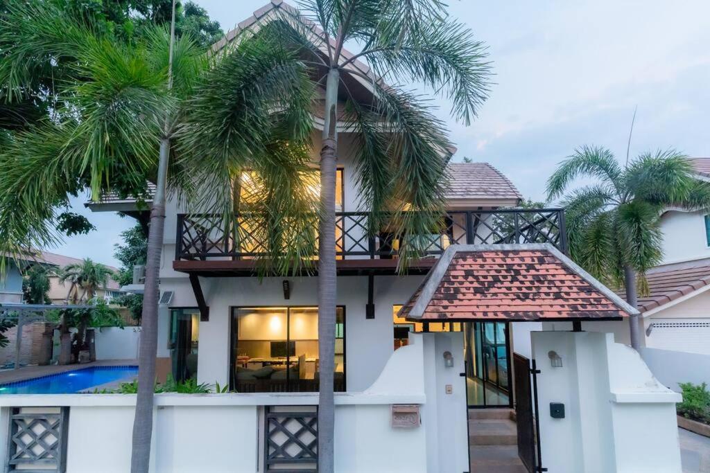 Thai 23 3br Near Hollywood Villa