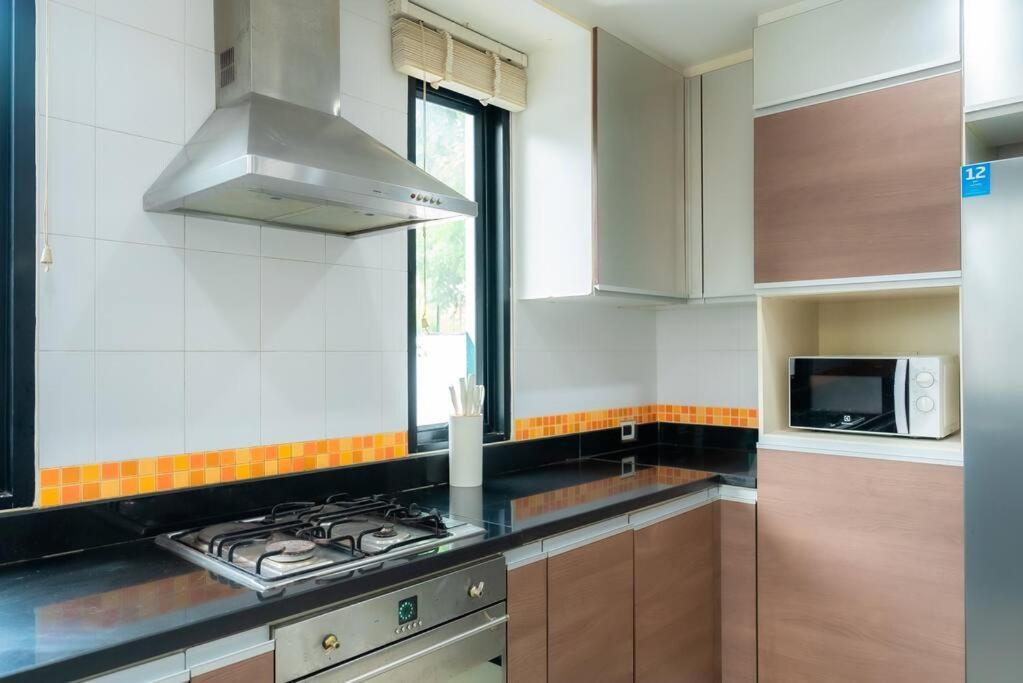 Villa Thai 23 3br Near Hollywood