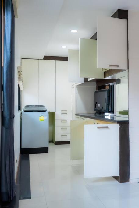 Thai 23 3br Near Hollywood Villa *