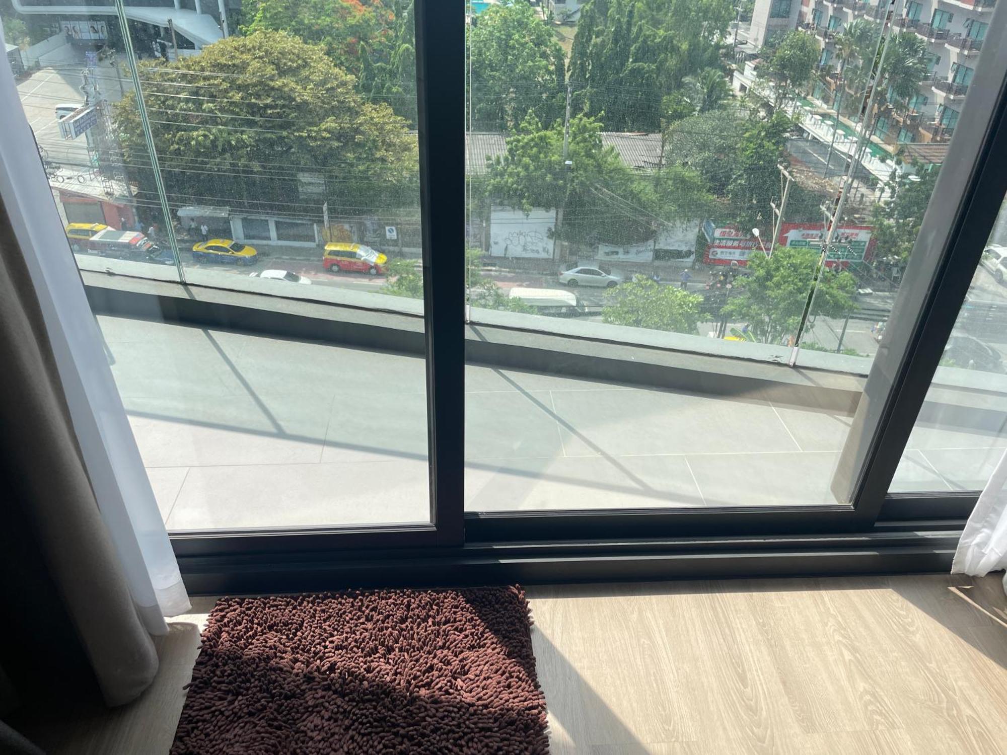 Apartment Edge Super