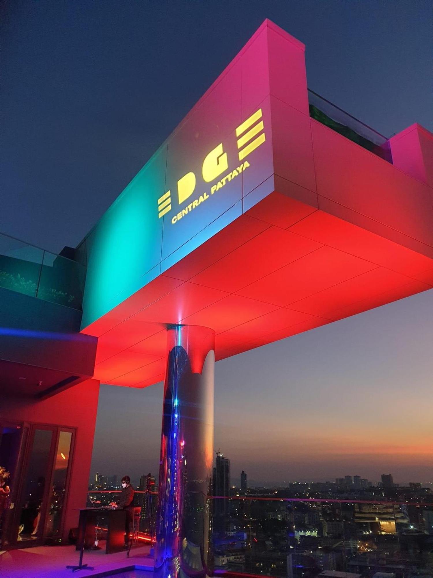 Edge Super Apartment
