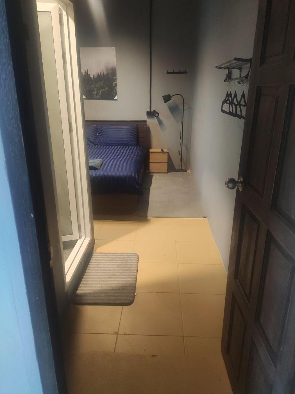 Hostel Friends Station Tukkom & Cafe Pattaya