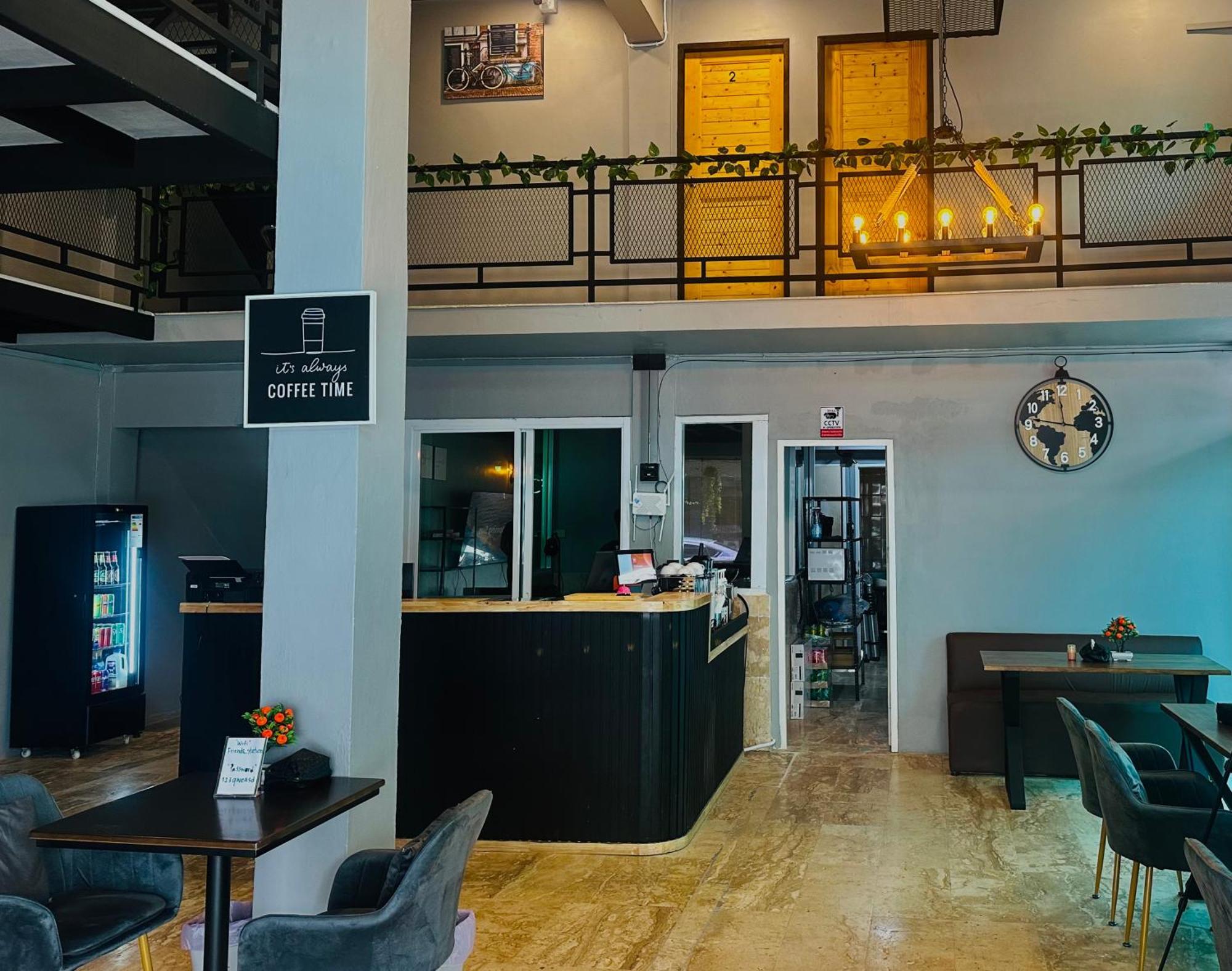 Hostel Friends Station Tukkom & Cafe *