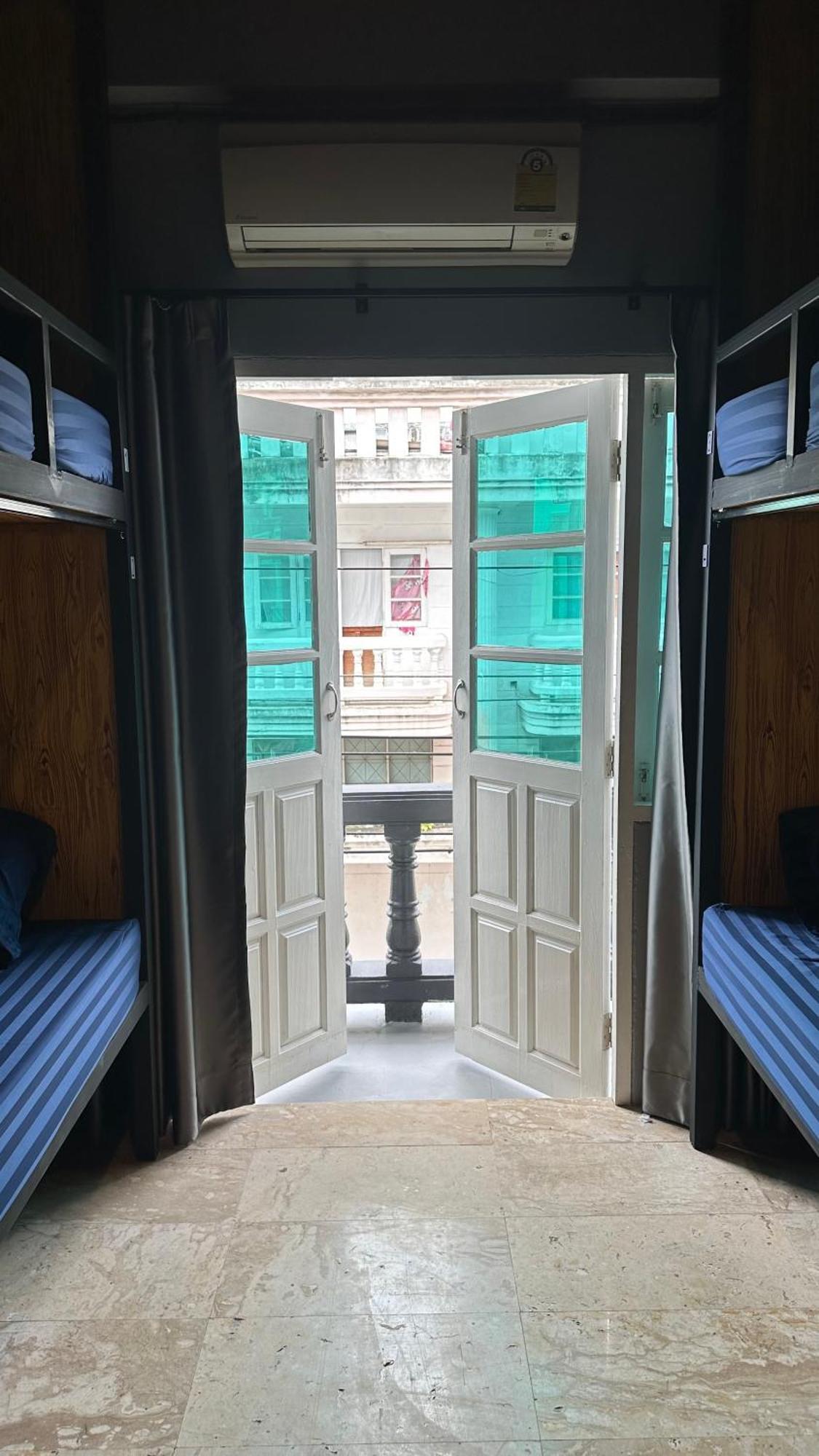 Friends Station Tukkom & Cafe * Pattaya