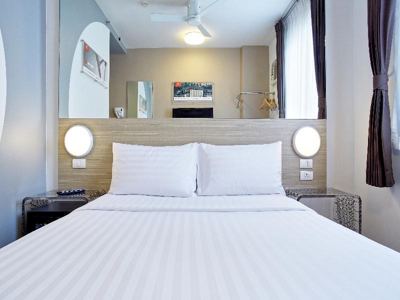 Red Planet Sha Extra Hotel