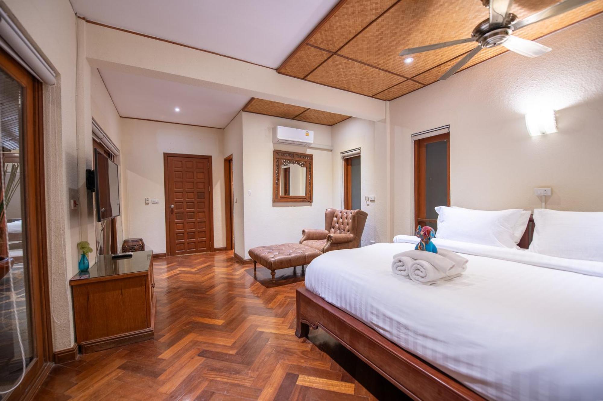 Orchid House Pattaya, Totally Private Pool Apartment *