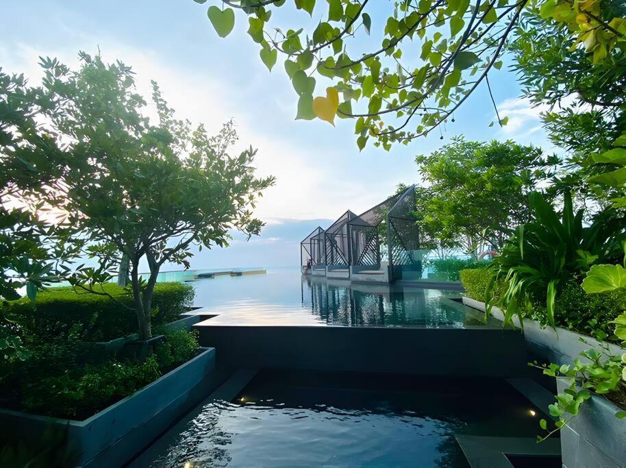 With Roof Pool Pattaya