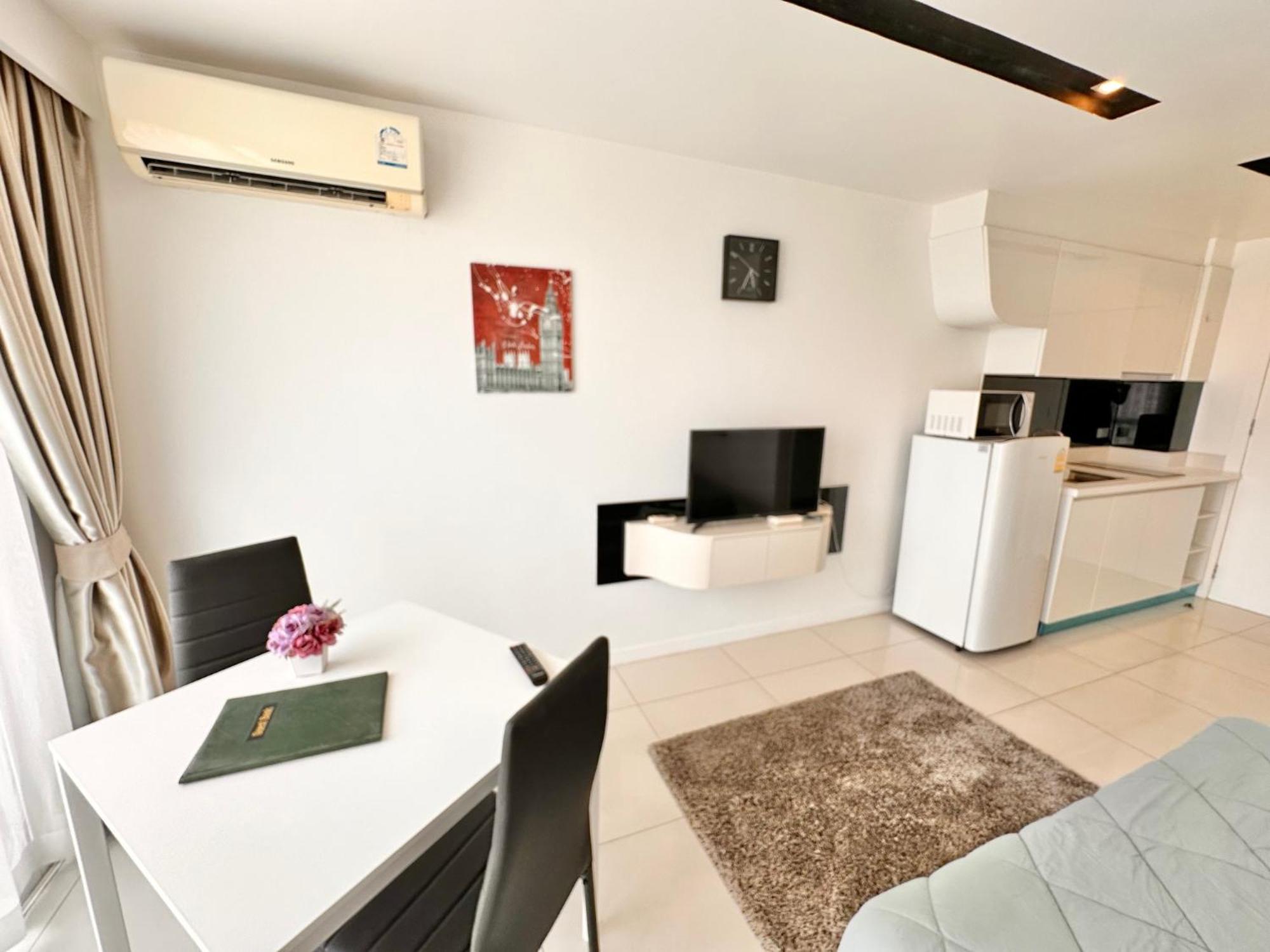 Lovely In Center Apartment *
