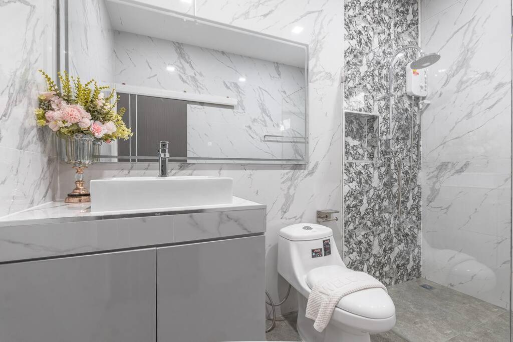 Luxury Modern 3 Bedrooms Pool In Center *