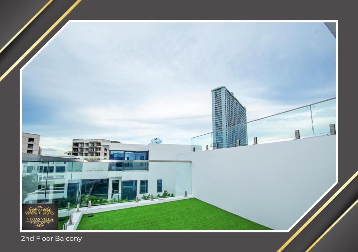 Vegas Villa, *