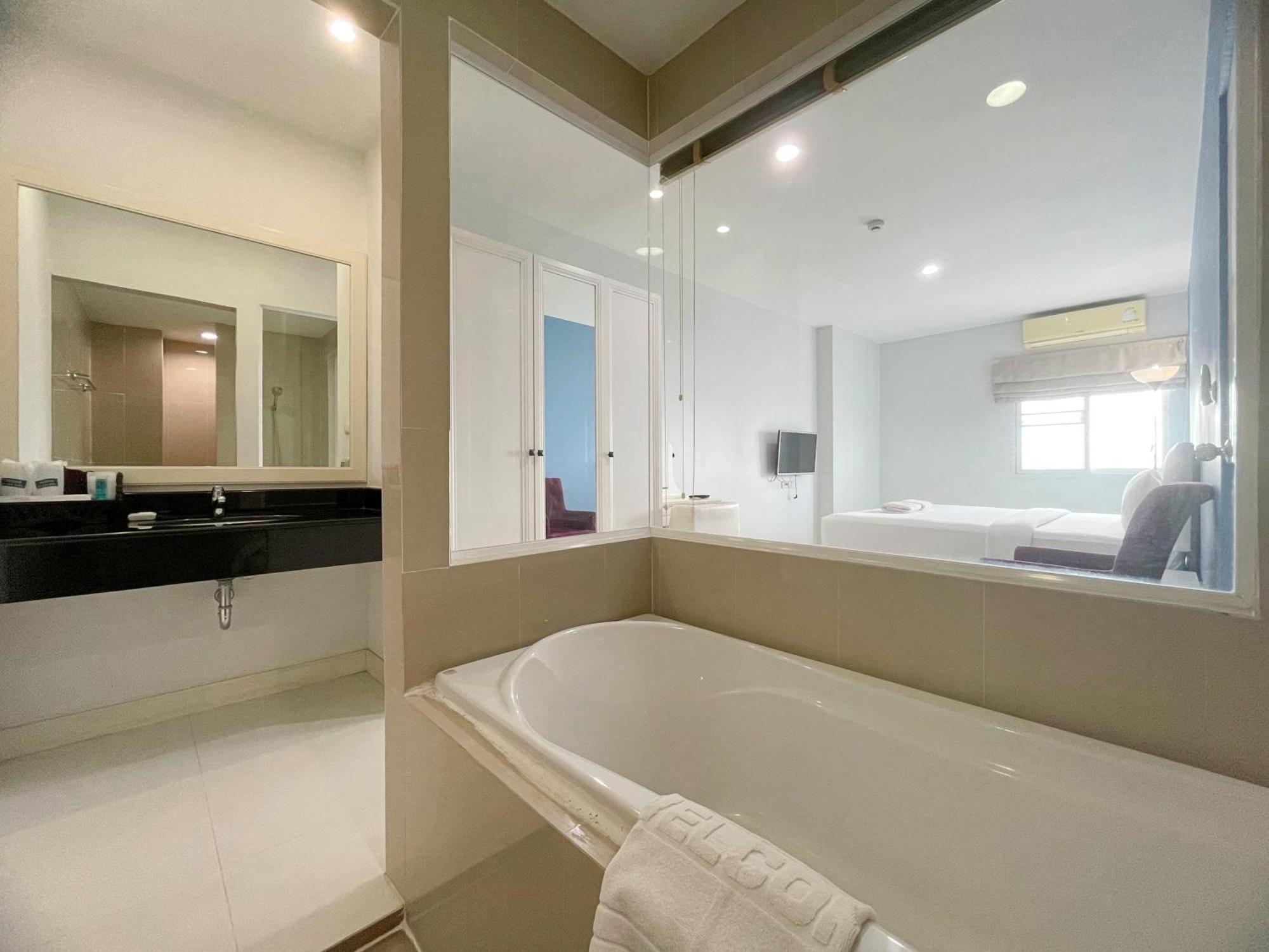 Baan By Sabai Near By God Hotel