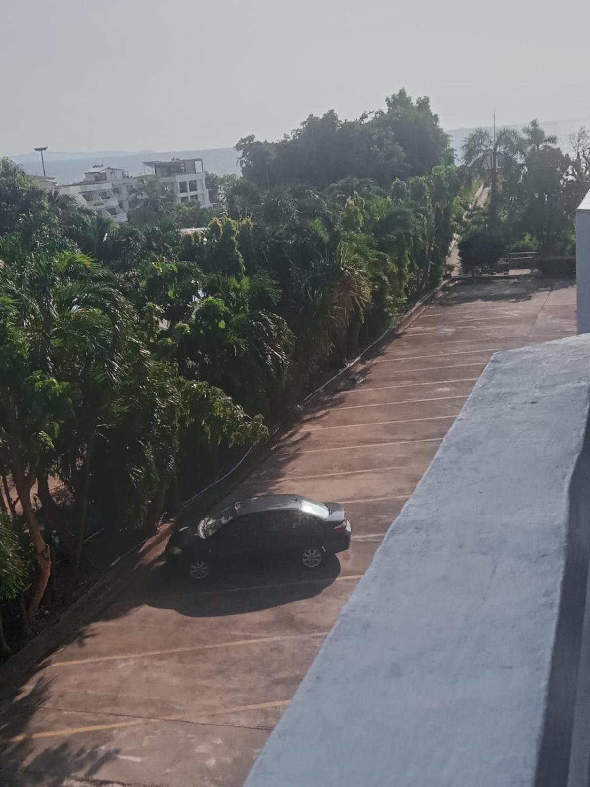 Condotel A Jomtien Road Apartment