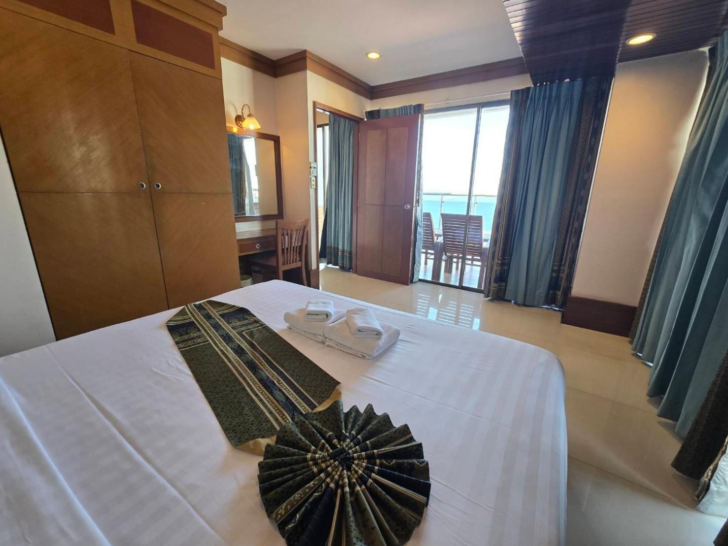 Mike 3* Pattaya