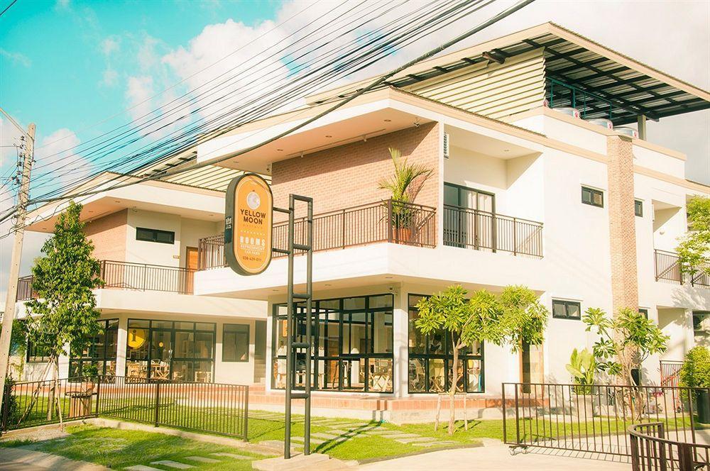 Hotel Yellow Moon