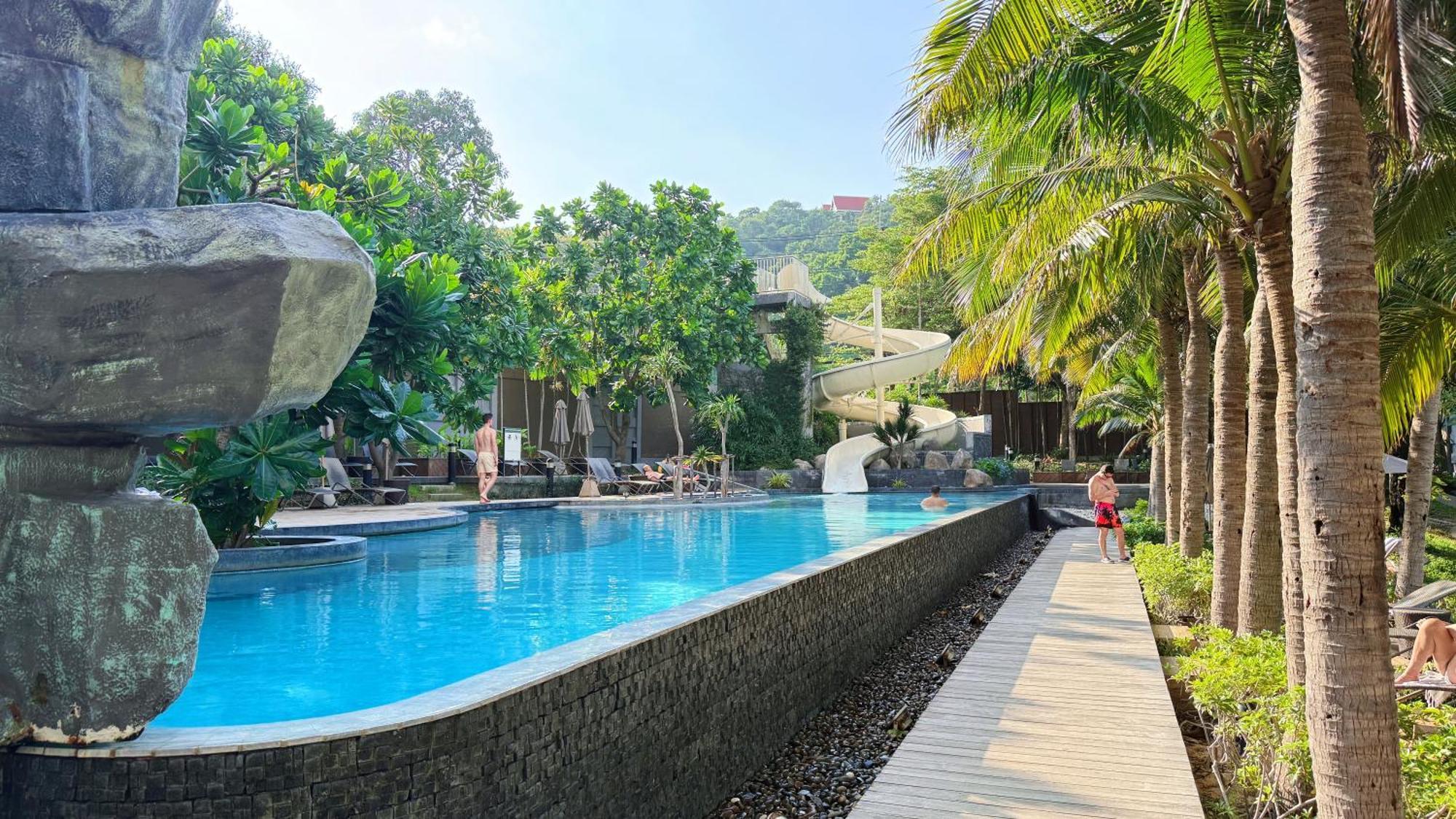 Unixx Seaview Luxury