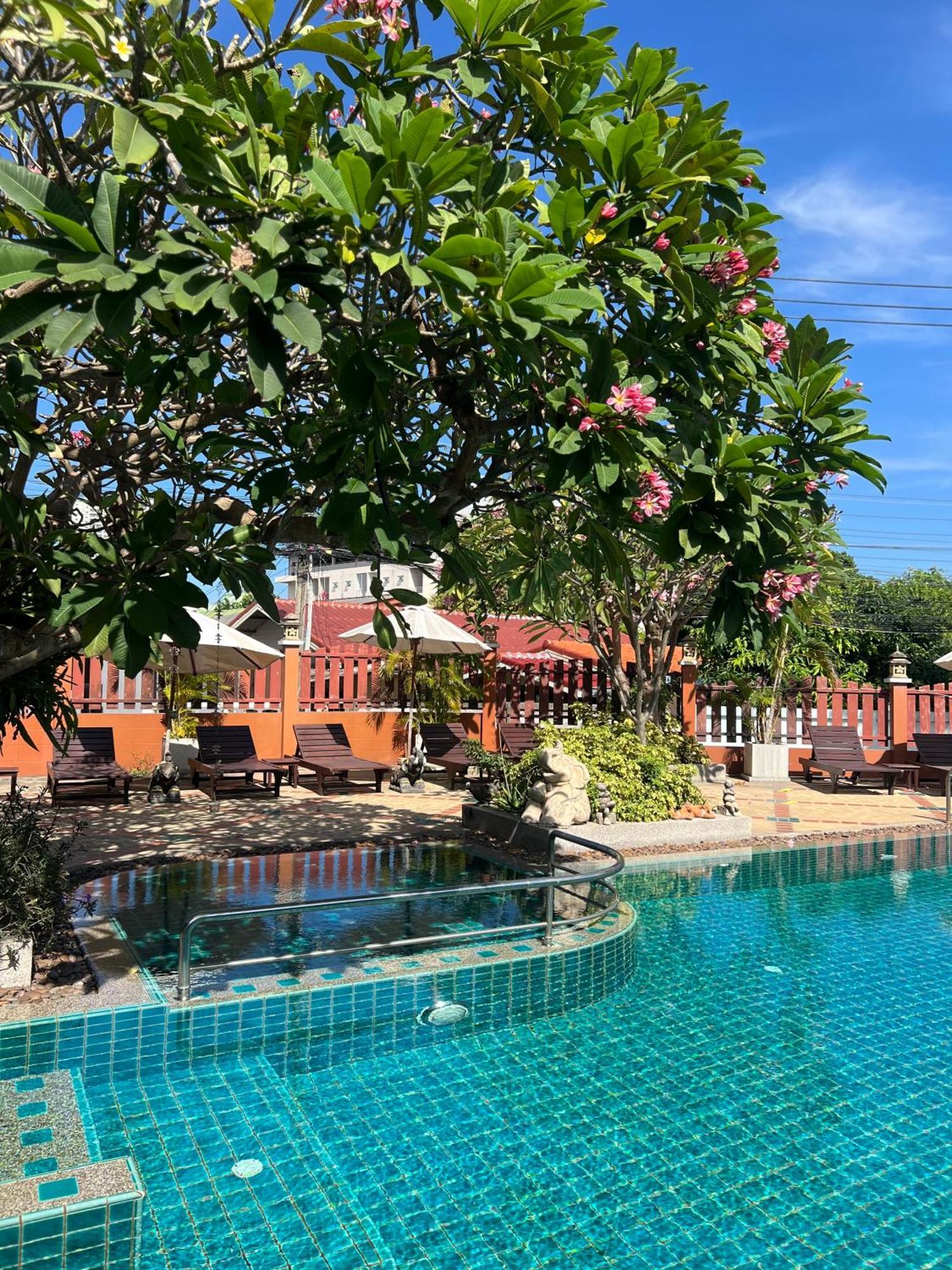 โรงแรม Pattara Mansion พัทยา